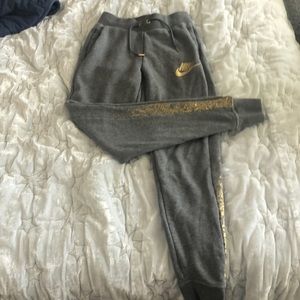Nike Women’s Grey/Gold Sweatpants